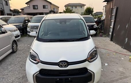 Toyota Sienta, 2023 год, 1 432 000 рублей, 7 фотография