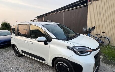 Toyota Sienta, 2023 год, 1 432 000 рублей, 9 фотография
