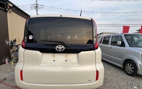 Toyota Sienta, 2023 год, 1 432 000 рублей, 12 фотография