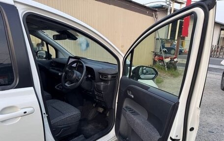 Toyota Sienta, 2023 год, 1 432 000 рублей, 23 фотография