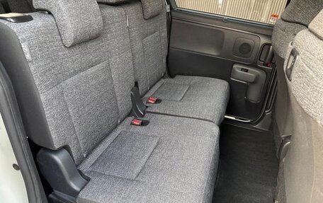 Toyota Sienta, 2023 год, 1 432 000 рублей, 26 фотография