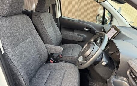Toyota Sienta, 2023 год, 1 432 000 рублей, 30 фотография