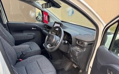 Toyota Sienta, 2023 год, 1 432 000 рублей, 24 фотография