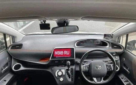 Toyota Sienta II, 2021 год, 1 241 000 рублей, 16 фотография