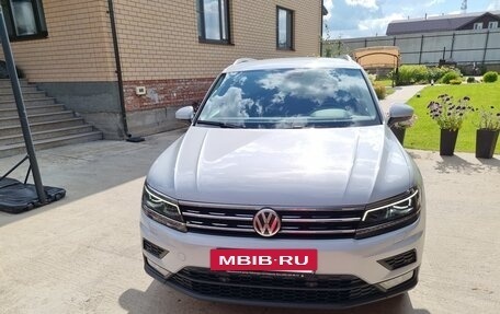 Volkswagen Tiguan II, 2018 год, 3 600 000 рублей, 2 фотография