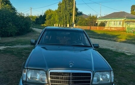 Mercedes-Benz E-Класс, 1992 год, 250 000 рублей, 1 фотография