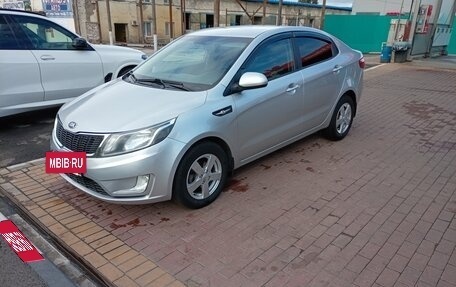 KIA Rio III рестайлинг, 2013 год, 900 000 рублей, 2 фотография