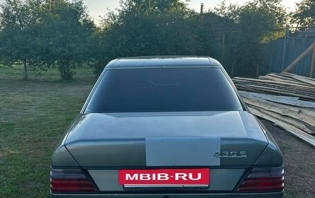 Mercedes-Benz E-Класс, 1992 год, 250 000 рублей, 2 фотография