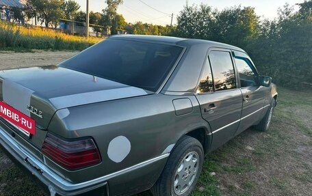 Mercedes-Benz E-Класс, 1992 год, 250 000 рублей, 5 фотография