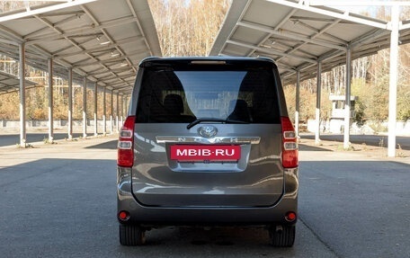 Toyota Noah III, 2012 год, 1 699 900 рублей, 6 фотография