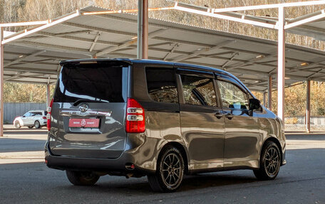 Toyota Noah III, 2012 год, 1 699 900 рублей, 7 фотография