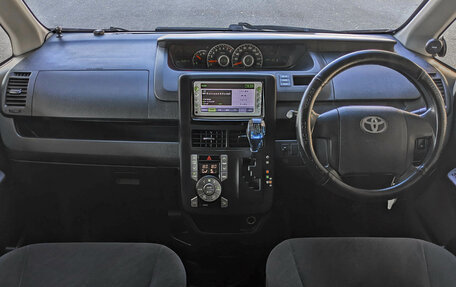 Toyota Noah III, 2012 год, 1 699 900 рублей, 8 фотография