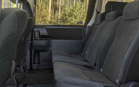 Toyota Noah III, 2012 год, 1 699 900 рублей, 11 фотография