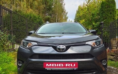 Toyota RAV4, 2017 год, 1 800 000 рублей, 2 фотография