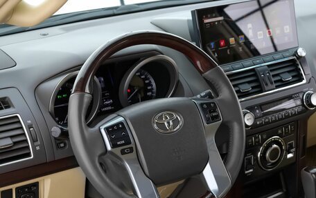 Toyota Land Cruiser Prado 150 рестайлинг 2, 2013 год, 3 990 000 рублей, 9 фотография
