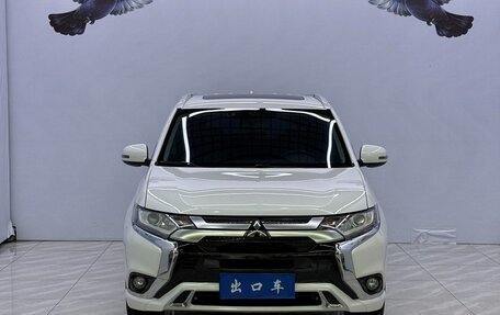 Mitsubishi Outlander III рестайлинг 3, 2022 год, 1 800 000 рублей, 2 фотография