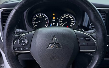Mitsubishi Outlander III рестайлинг 3, 2022 год, 1 800 000 рублей, 11 фотография