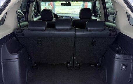 Mitsubishi Outlander III рестайлинг 3, 2022 год, 1 800 000 рублей, 10 фотография