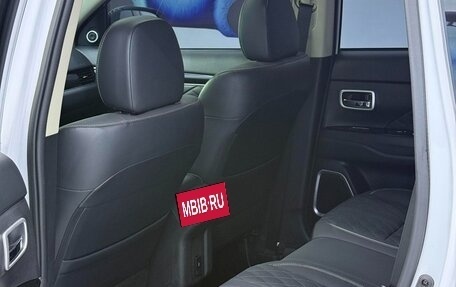 Mitsubishi Outlander III рестайлинг 3, 2022 год, 1 800 000 рублей, 8 фотография