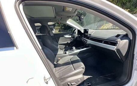 Audi A4, 2022 год, 2 600 000 рублей, 10 фотография