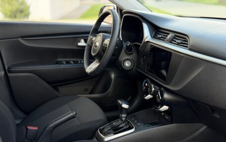 KIA Rio IV, 2021 год, 1 590 000 рублей, 18 фотография