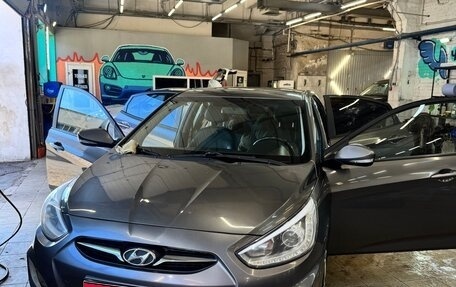 Hyundai Solaris II рестайлинг, 2013 год, 660 000 рублей, 1 фотография