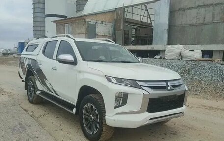 Mitsubishi L200 IV рестайлинг, 2022 год, 2 700 000 рублей, 3 фотография