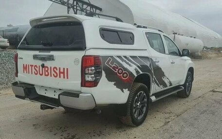 Mitsubishi L200 IV рестайлинг, 2022 год, 2 700 000 рублей, 5 фотография