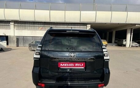 Toyota Land Cruiser Prado 150 рестайлинг 2, 2022 год, 6 000 000 рублей, 5 фотография