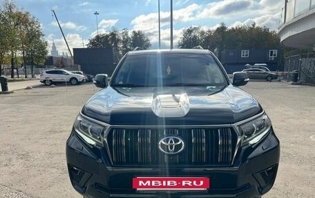 Toyota Land Cruiser Prado 150 рестайлинг 2, 2022 год, 6 000 000 рублей, 2 фотография