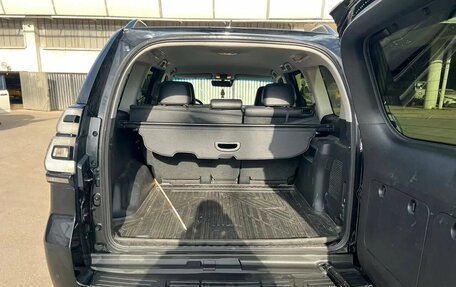 Toyota Land Cruiser Prado 150 рестайлинг 2, 2022 год, 6 000 000 рублей, 9 фотография