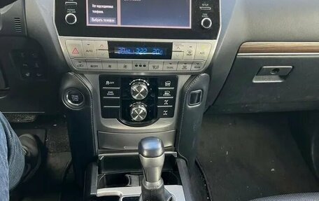 Toyota Land Cruiser Prado 150 рестайлинг 2, 2022 год, 6 000 000 рублей, 15 фотография