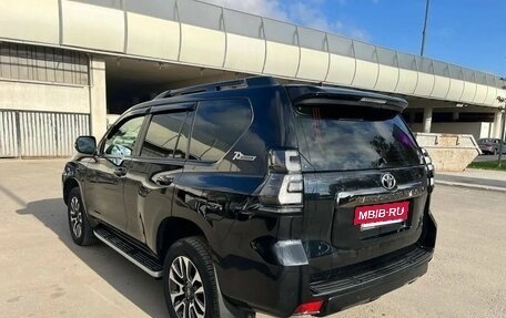 Toyota Land Cruiser Prado 150 рестайлинг 2, 2022 год, 6 000 000 рублей, 6 фотография