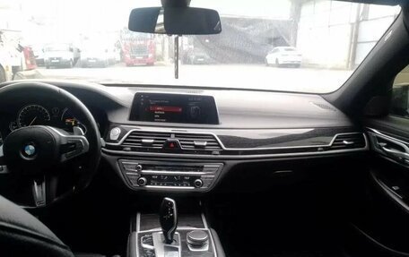 BMW 7 серия, 2018 год, 3 950 000 рублей, 16 фотография