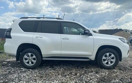 Toyota Land Cruiser Prado 150 рестайлинг 2, 2021 год, 7 500 000 рублей, 4 фотография