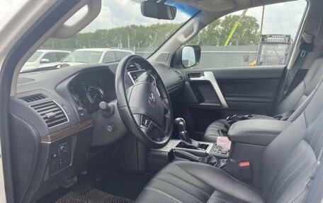 Toyota Land Cruiser Prado 150 рестайлинг 2, 2021 год, 7 500 000 рублей, 10 фотография