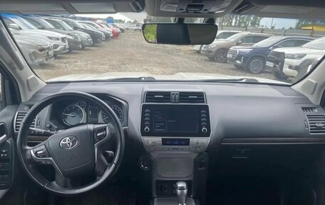 Toyota Land Cruiser Prado 150 рестайлинг 2, 2021 год, 7 500 000 рублей, 11 фотография