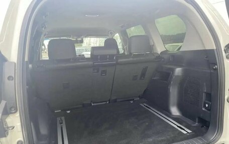 Toyota Land Cruiser Prado 150 рестайлинг 2, 2021 год, 7 500 000 рублей, 7 фотография