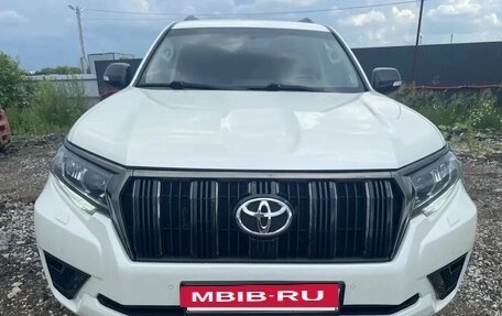 Toyota Land Cruiser Prado 150 рестайлинг 2, 2021 год, 7 500 000 рублей, 2 фотография