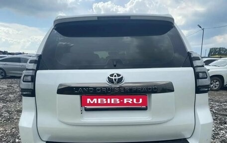 Toyota Land Cruiser Prado 150 рестайлинг 2, 2021 год, 7 500 000 рублей, 6 фотография