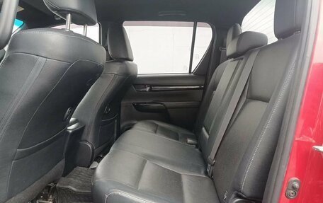 Toyota Hilux VIII, 2018 год, 3 700 000 рублей, 17 фотография