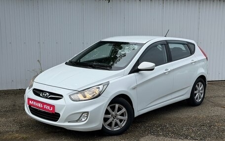 Hyundai Solaris II рестайлинг, 2013 год, 799 999 рублей, 3 фотография