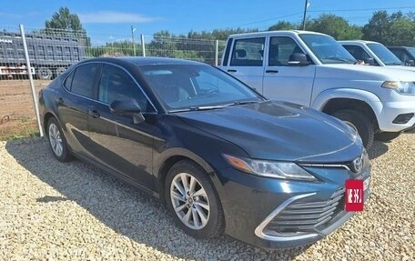 Toyota Camry, 2021 год, 2 300 000 рублей, 3 фотография