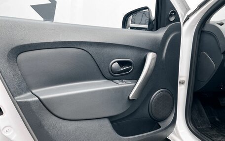 Renault Logan II, 2017 год, 999 000 рублей, 10 фотография