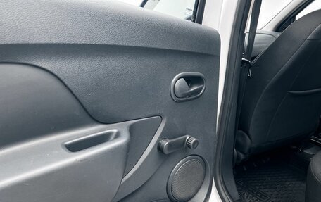 Renault Logan II, 2017 год, 999 000 рублей, 17 фотография