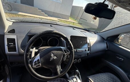 Mitsubishi Outlander III рестайлинг 3, 2011 год, 1 700 000 рублей, 4 фотография