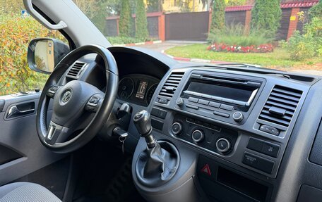 Volkswagen Caravelle T5, 2012 год, 3 870 000 рублей, 2 фотография