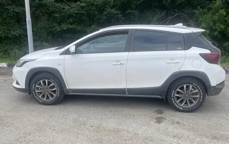 Toyota Yaris, 2022 год, 1 650 000 рублей, 3 фотография