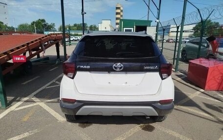Toyota Yaris, 2022 год, 1 650 000 рублей, 5 фотография