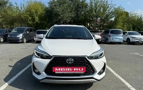 Toyota Yaris, 2022 год, 1 650 000 рублей, 2 фотография